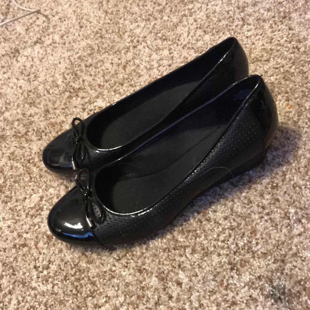 black 1 inch heel flats